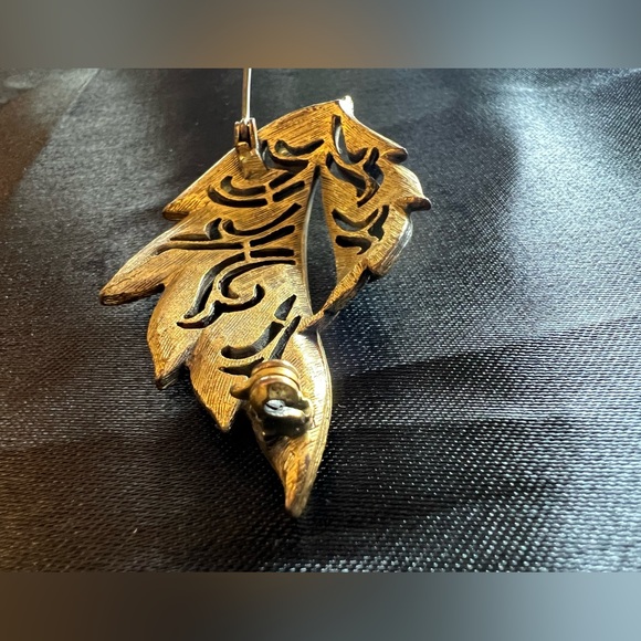 Leaf brooch Brass Gold Textured Swirls Leaves Modernist Boho brutalist Fall - Picture 5 of 9